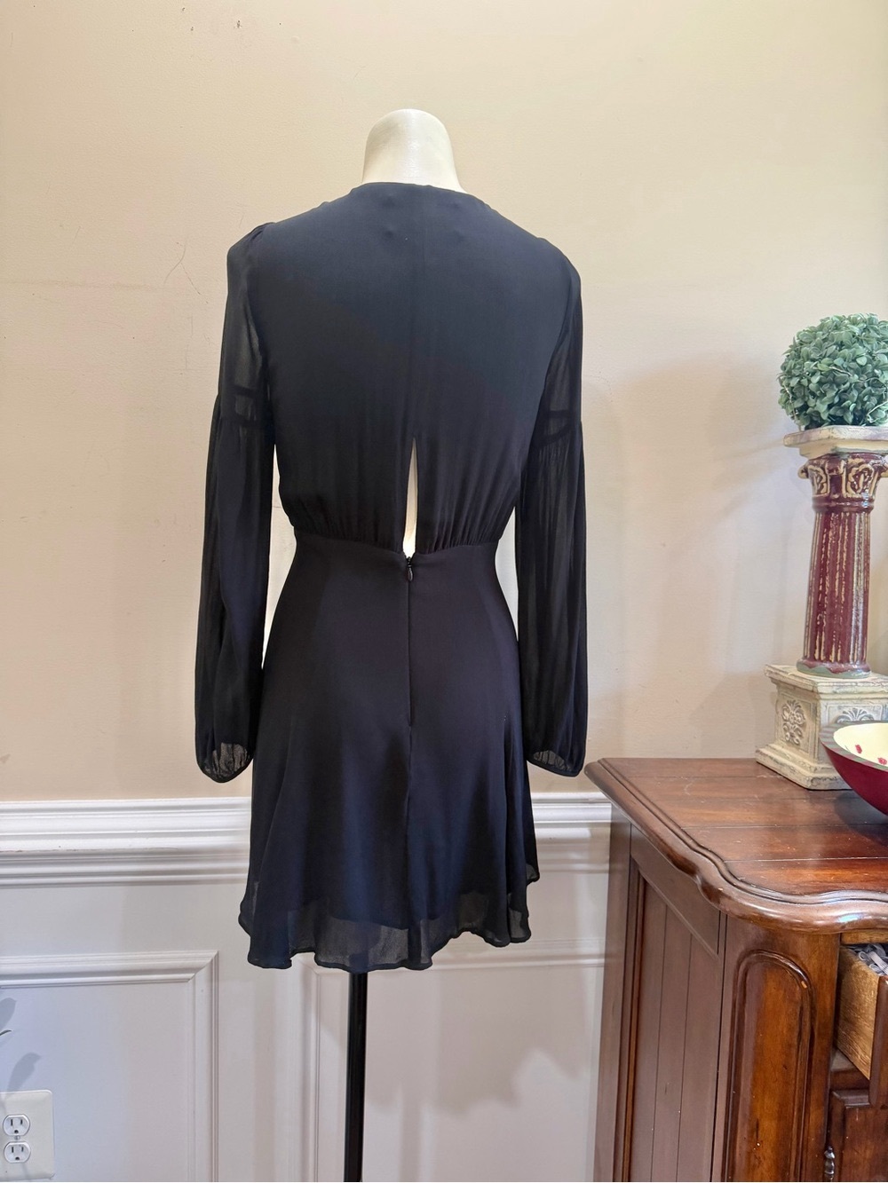 REFORMATION Bella Black Long Sleeve Double Tie Front Lace Up Detail Flirty Sz 6 - Picture 3 of 9